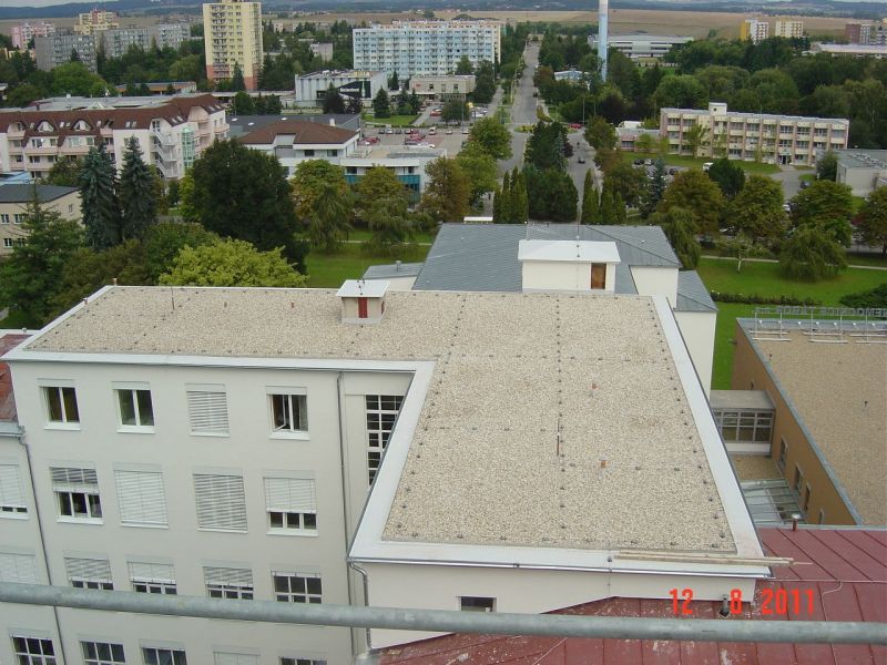 Nemocnice Tábor - nová PVC krytina s kačírkem
